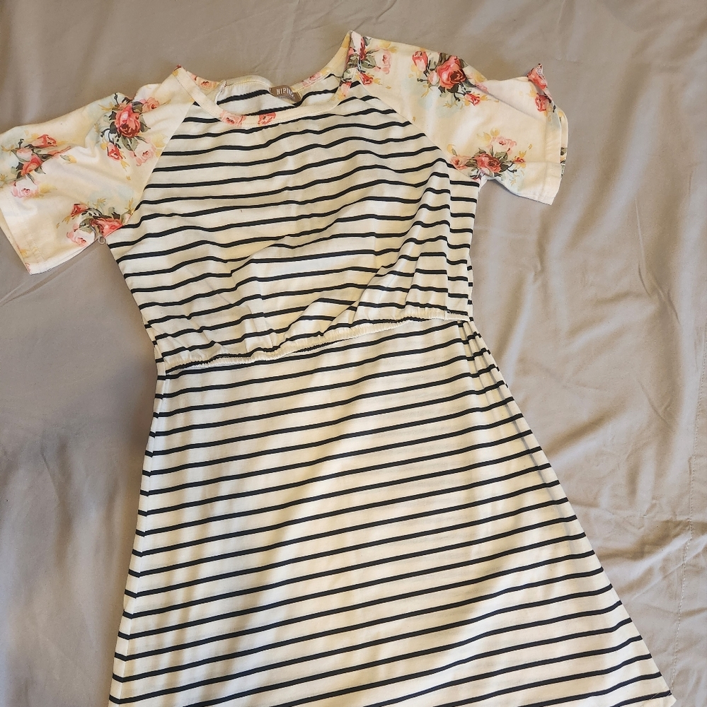 Breastfeeding friendly lounge dress